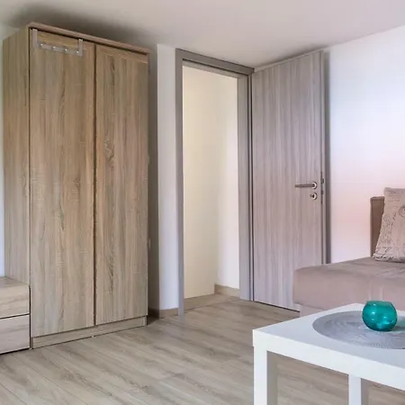 Jovich 2 Apartment *